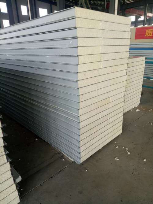 冷藏车间保温建材选择 翔展B1级聚氨酯保温板与高密度彩钢复合板综合解析